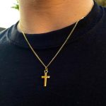 collana con croce uomo