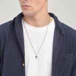 collana con croce uomo