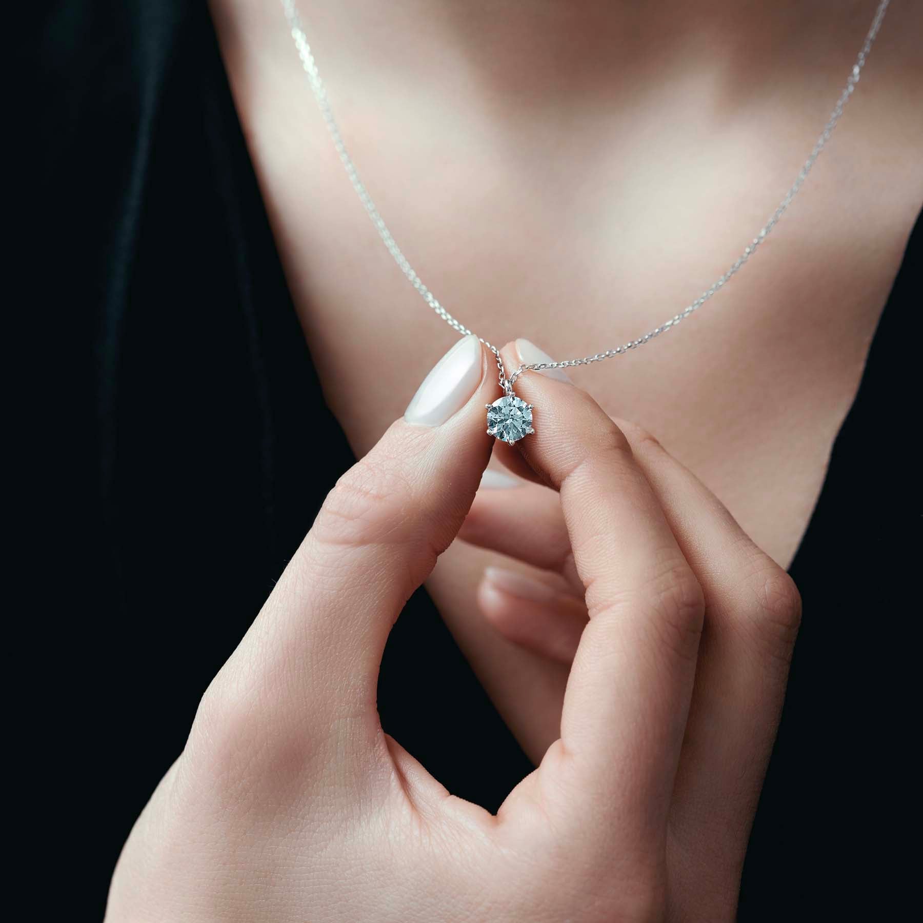 collana-punto-luce-diamante-805inv-1.jpg collana punto luce diamante - immagine 1